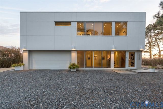 448 Windjammer Ln, White Stone, VA 22578