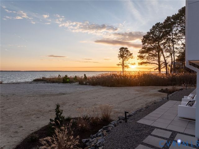 448 Windjammer Ln, White Stone, VA 22578