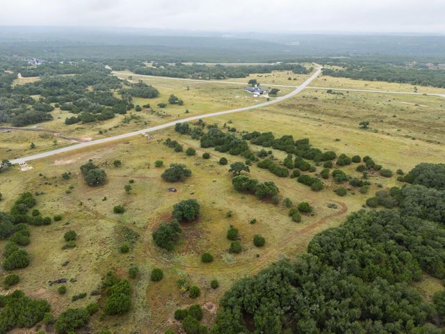 341 Flying Owl DR, Johnson City, TX 78636