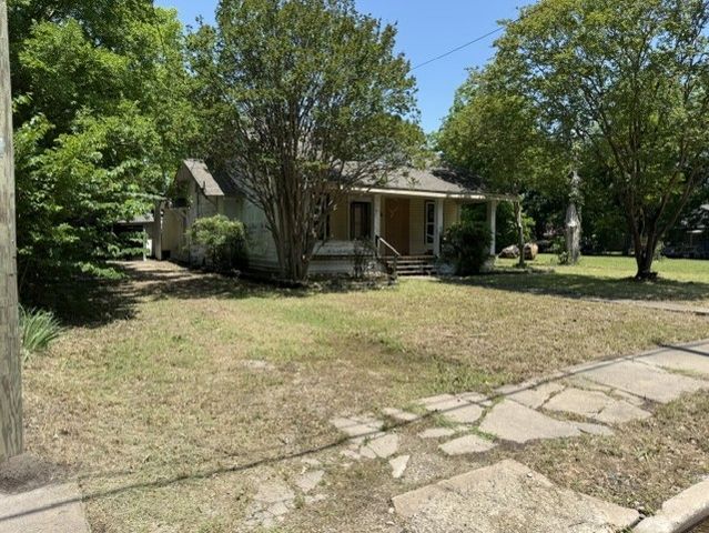812 W 10th Street, Bonham, TX 75418