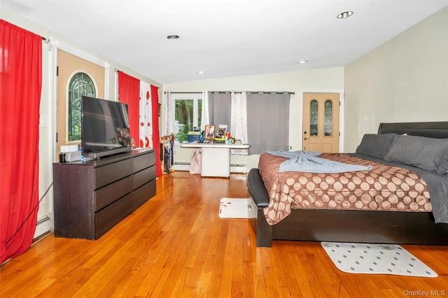 27 Middle Drive, Huntington, NY 11743