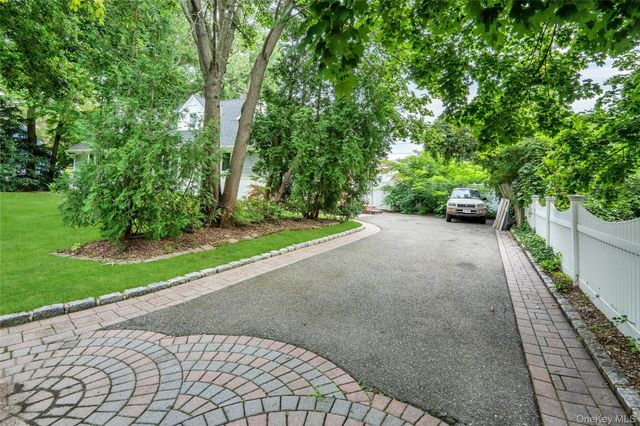 27 Middle Drive, Huntington, NY 11743