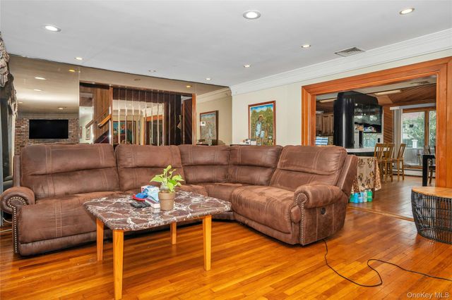 27 Middle Drive, Huntington, NY 11743