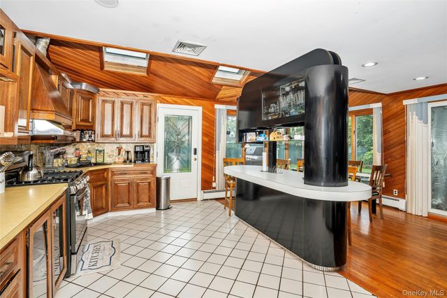 27 Middle Drive, Huntington, NY 11743