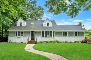 27 Middle Drive, Huntington, NY 11743