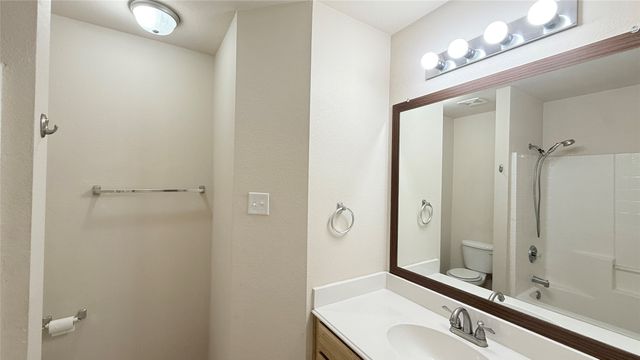 702 Bayshore Drive, Mansfield, TX 76063
