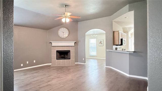 702 Bayshore Drive, Mansfield, TX 76063