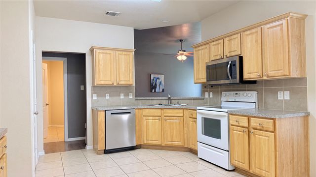 702 Bayshore Drive, Mansfield, TX 76063