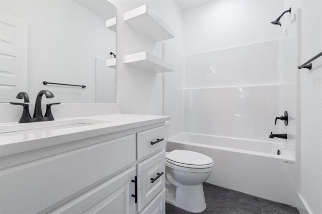 6904 SW Orange Avenue, Bentonville, AR 72713