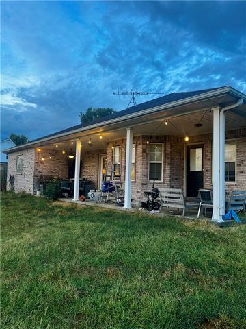 8425 Glory Drive, Bentonville, AR 72713