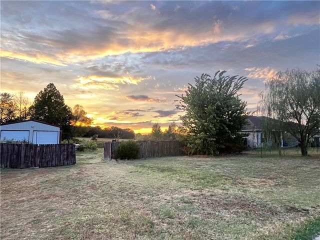 8425 Glory Drive, Bentonville, AR 72713