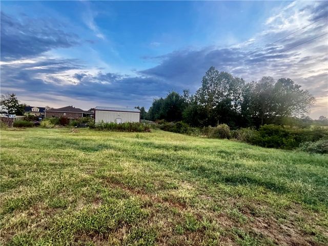 8425 Glory Drive, Bentonville, AR 72713