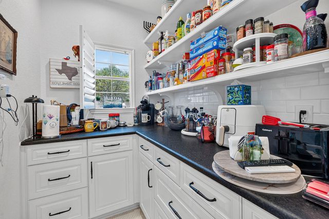 262 E Ridgewood RD, Georgetown, TX 78633