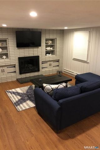 5 Meriden Road, Old Lyme, CT 06371