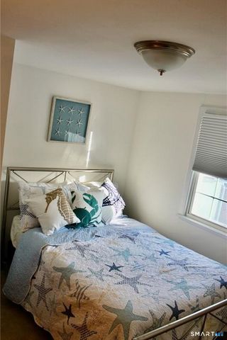 5 Meriden Road, Old Lyme, CT 06371