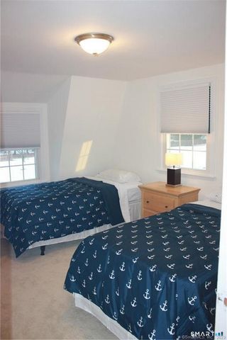5 Meriden Road, Old Lyme, CT 06371