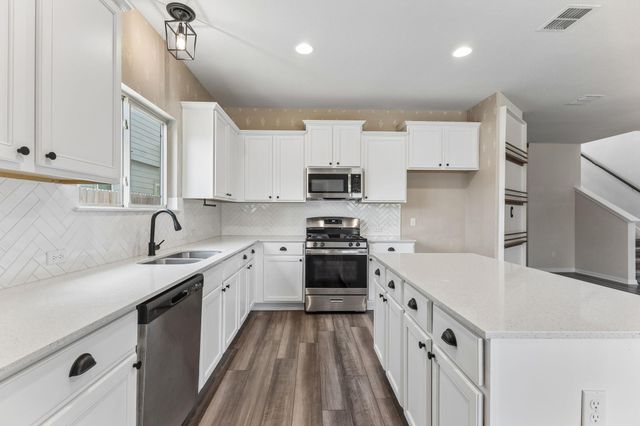 2625 Brand Iron DR, San Marcos, TX 78666