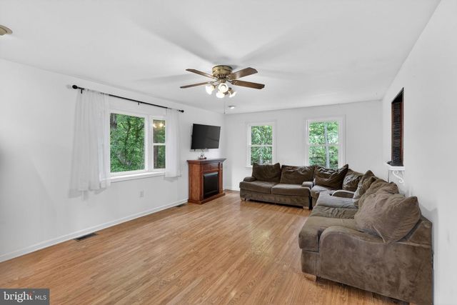 39510 POCAHONTAS DR, Mechanicsville, MD 20659
