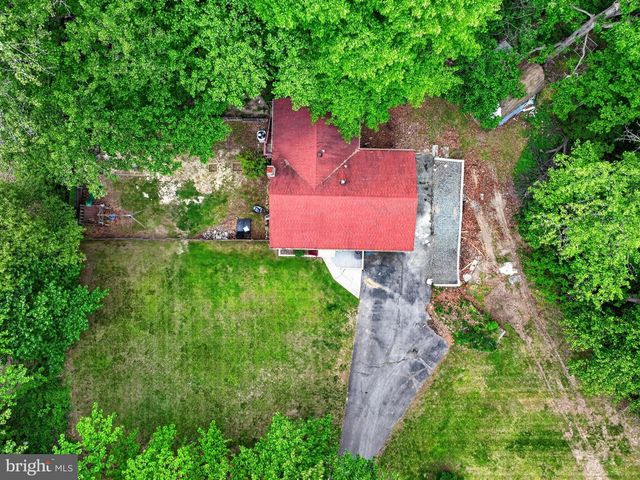 39510 POCAHONTAS DR, Mechanicsville, MD 20659