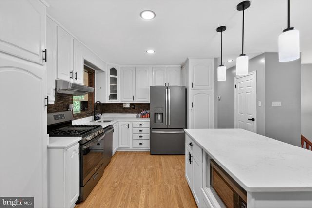 39510 POCAHONTAS DR, Mechanicsville, MD 20659
