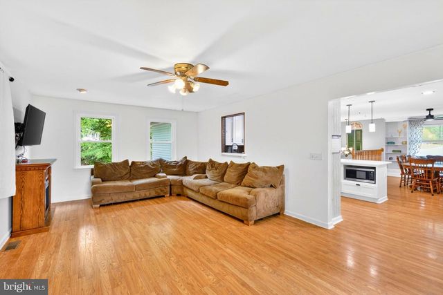 39510 POCAHONTAS DR, Mechanicsville, MD 20659