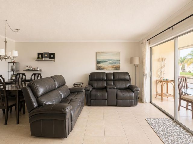 2651 SUNRISE LAKES Drive E 310, Sunrise, FL 33322