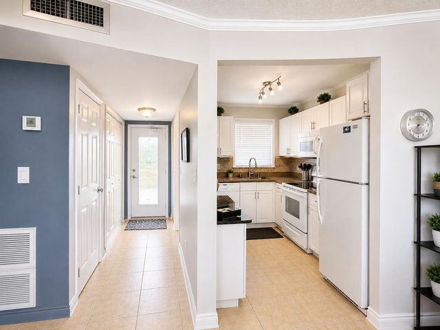2651 SUNRISE LAKES Drive E 310, Sunrise, FL 33322