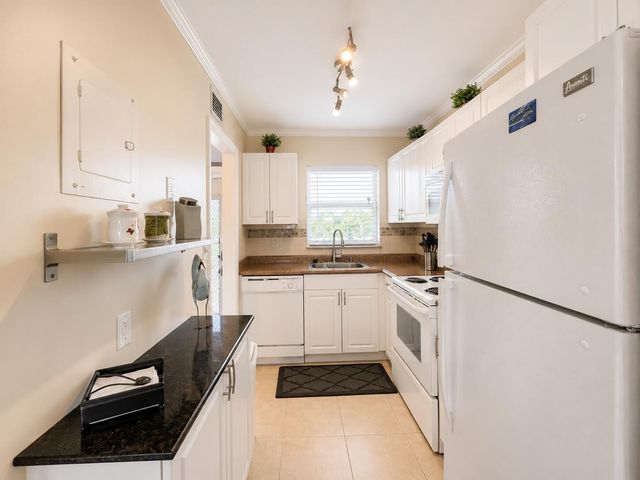 2651 SUNRISE LAKES Drive E 310, Sunrise, FL 33322