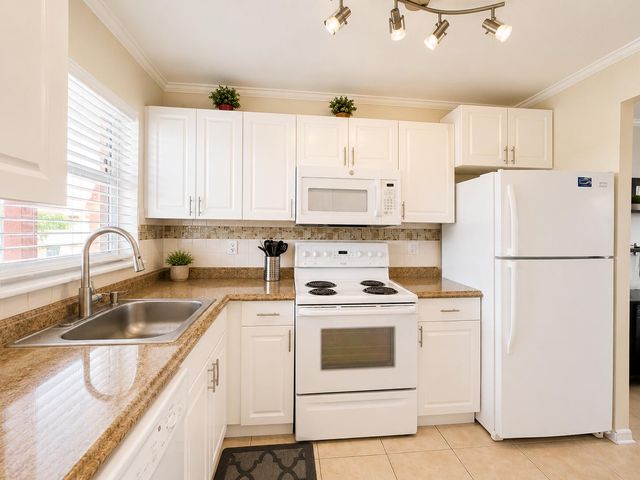 2651 SUNRISE LAKES Drive E 310, Sunrise, FL 33322