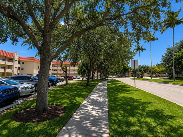 2651 SUNRISE LAKES Drive E 310, Sunrise, FL 33322