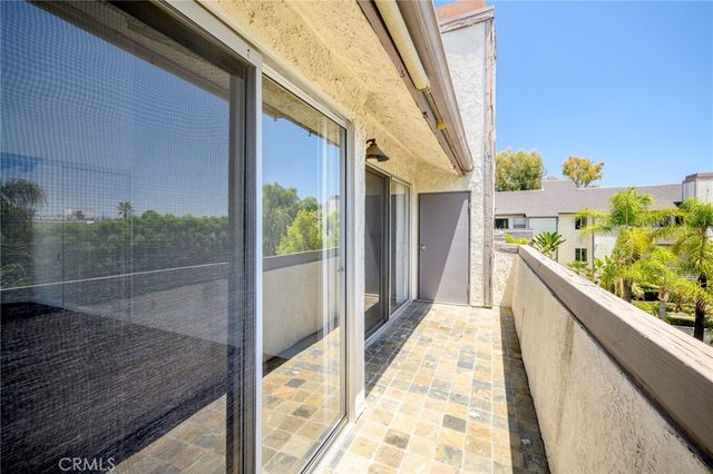 20253 Keswick Street 331, Winnetka, CA 91306