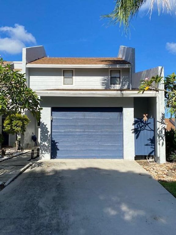 1701 WOODBRIDGE LAKES Circle, West Palm Beach, FL 33406