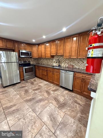 1814 W MASTER ST, Philadelphia, PA 19121