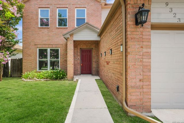 9323 BOWEN DR, San Antonio, TX 78250