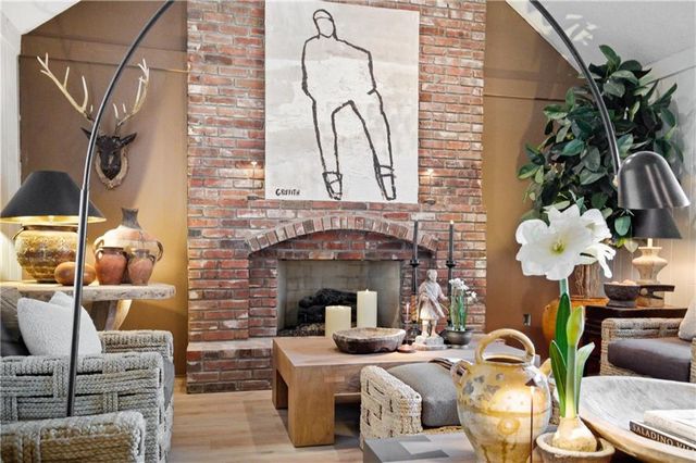 2200 W 121st Street, Leawood, KS 66209