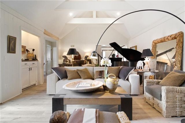 2200 W 121st Street, Leawood, KS 66209