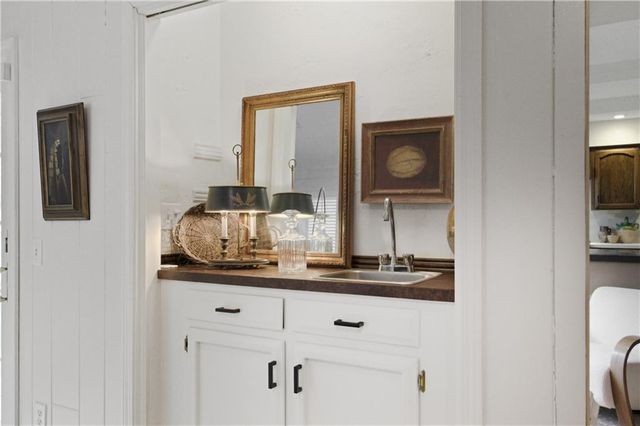 2200 W 121st Street, Leawood, KS 66209