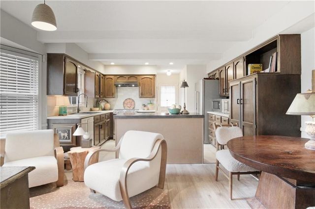 2200 W 121st Street, Leawood, KS 66209