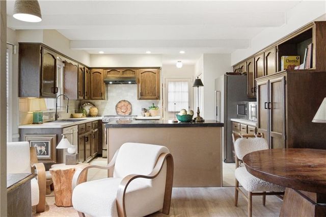 2200 W 121st Street, Leawood, KS 66209