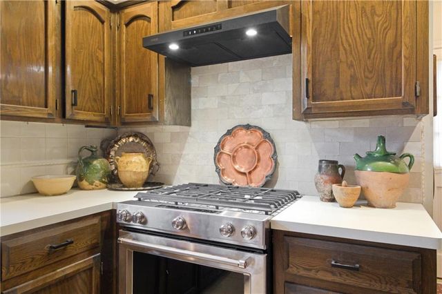 2200 W 121st Street, Leawood, KS 66209