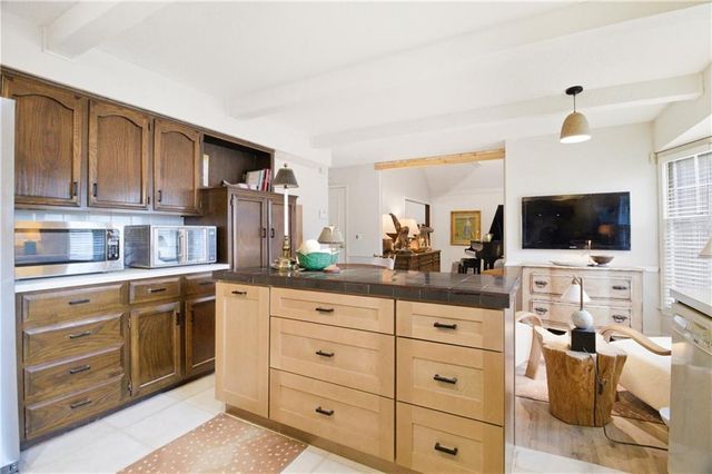 2200 W 121st Street, Leawood, KS 66209