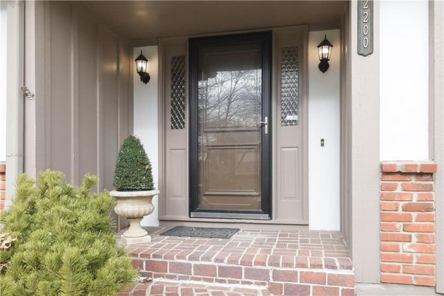 2200 W 121st Street, Leawood, KS 66209