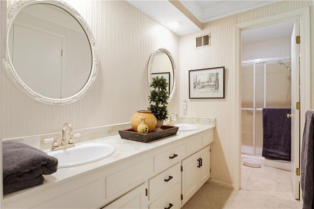 2200 W 121st Street, Leawood, KS 66209