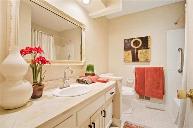 2200 W 121st Street, Leawood, KS 66209