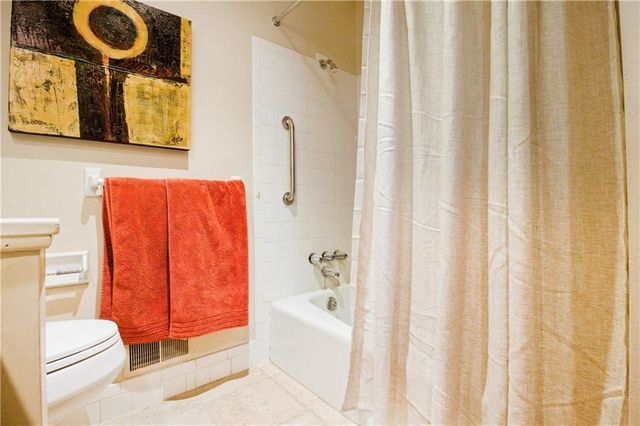 2200 W 121st Street, Leawood, KS 66209