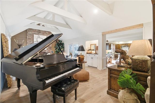 2200 W 121st Street, Leawood, KS 66209