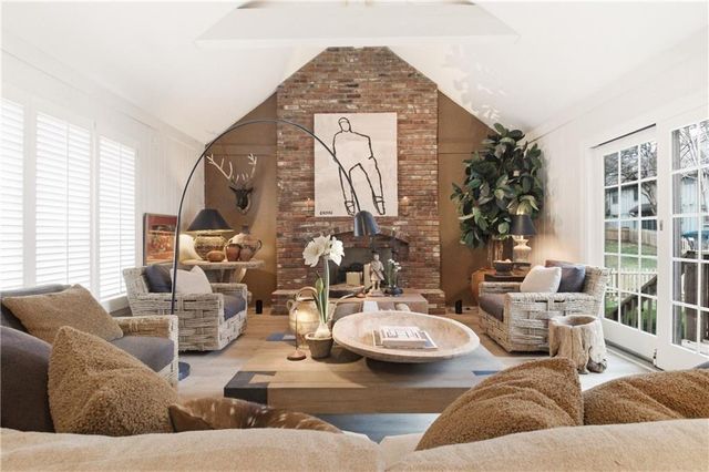 2200 W 121st Street, Leawood, KS 66209