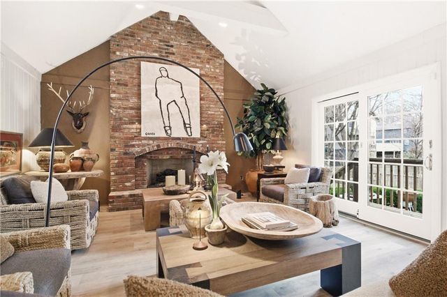 2200 W 121st Street, Leawood, KS 66209