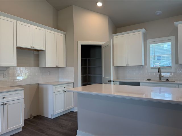 6142 Thor Avenue, Davenport, IA 52807