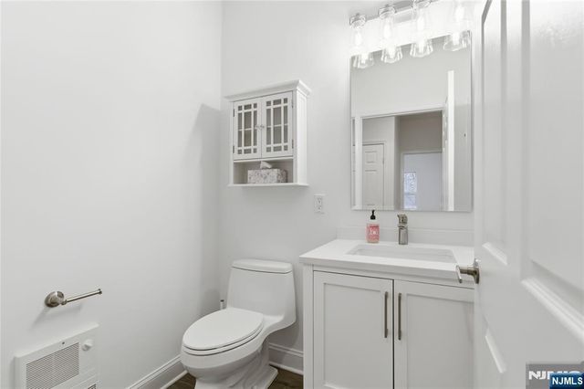 5301 Richmond Road 301, West Milford, NJ 07480